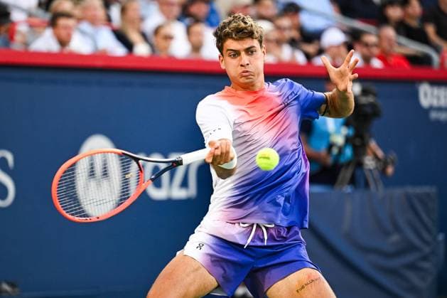 MONTREAL, QC - AUGUST 07: Flavio Cobolli (ITA) returns the ball during a first round match at ATP, Tennis Herren National Bank Open on August 07, 2024 at IGA Stadium in Montreal, QC (Photo by David Kirouac Icon Sportswire) TENNIS: AUG 07 National Bank Open EDITORIAL USE ONLY Icon240807103