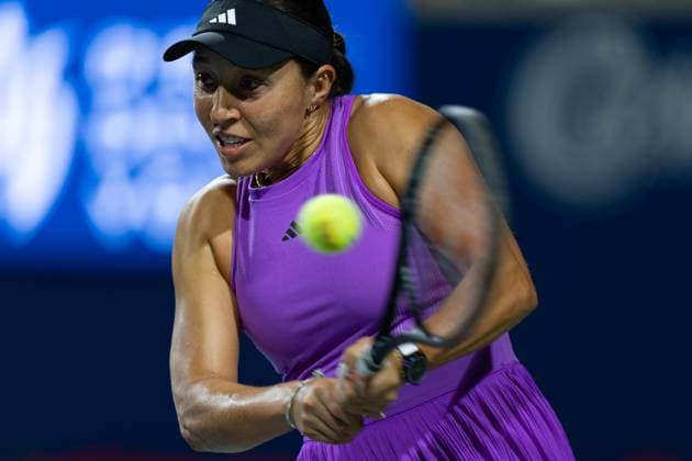 TORONTO, ON - AUGUST 07: Jessica Pegula of the United States hits a shot during her first round match of the National Bank Open, part of the WTA, Tennis Damen Tour, at Sobeys Stadium on August 7, 2024 in Toronto, Canada. (Photo by Julian Avram Icon Sportswire) TENNIS: AUG 07 National Bank Open EDITORIAL USE ONLY Icon2408070455