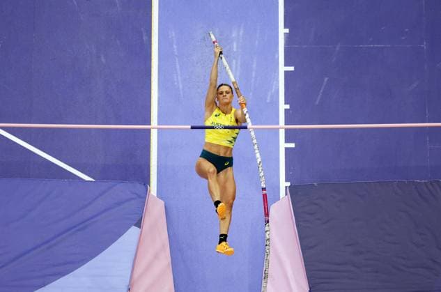Bilder des Jahres 2024, Sport 08 August Sport Bilder des Tages Paris Olympics: Athletics Nina Kennedy of Australia competes en route to winning the women s pole vault final at the Paris Olympics on Aug. 7, 2024, at Stade de France in Saint-Denis, near Paris.  A14AA0003259634P