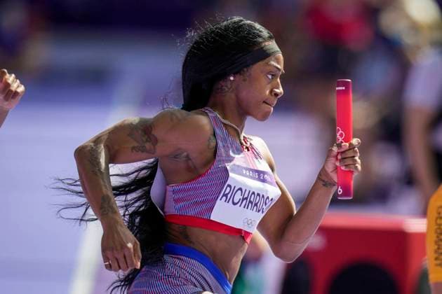 Sha carri Richardson of Team USA runs with the baton during the women s 4x100 meters relay round 1 race at the Stade de France during the 2024 Paris Summer Olympic Games, Olympische Spiele, Olympia, OS in Paris, France, Thursday, August 8, 2024.  OLY20240808402 PaulxHanna