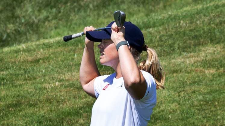 PARIS, FRANKRIKE 20240808 Sveriges Maja Stark blir förbannad pa den sjunde greenen efter att ha missat par chippen under andra tävlingsdagen av damernas golftävling pa Le Golf National under sommar-OS i Paris. PARIS FRANKRIKE OS x4035x