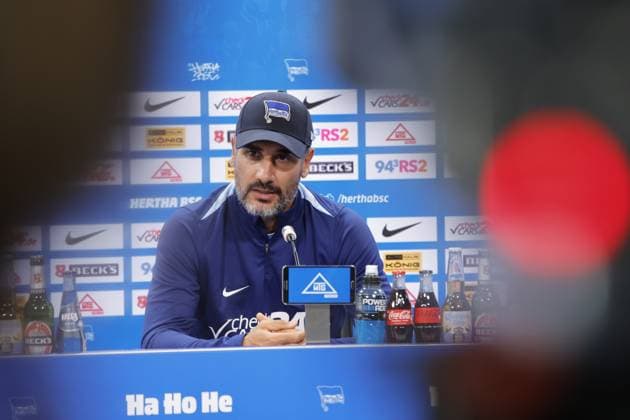 Cheftrainer Cristian Fiél, Hertha BSC, Deutschland, Berlin, Sportpark, Fussball, Herren, Saison 2024 2025, 2. Bundesliga, Hertha BSC, Pressekonferenz mit Cheftrainer Cristian Fiél und Stürmer Haris Tabakovic vor dem Auswärtsspiel von Hertha BSC beim Hamburger SV