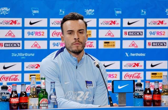 Stürmer Haris Tabakovic, Hertha BSC, Deutschland, Berlin, Sportpark, Fussball, Herren, Saison 2024 2025, 2. Bundesliga, Hertha BSC, Pressekonferenz mit Cheftrainer Cristian Fiél und Stürmer Haris Tabakovic vor dem Auswärtsspiel von Hertha BSC beim Hamburger SV