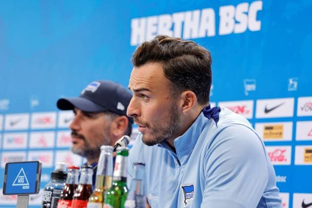 Cheftrainer Cristian Fiél, Hertha BSC, Stürmer Haris Tabakovic, Hertha BSC, Deutschland, Berlin, Sportpark, Fussball, Herren, Saison 2024 2025, 2. Bundesliga, Hertha BSC, Pressekonferenz mit Cheftrainer Cristian Fiél und Stürmer Haris Tabakovic vor dem Auswärtsspiel von Hertha BSC beim Hamburger SV
