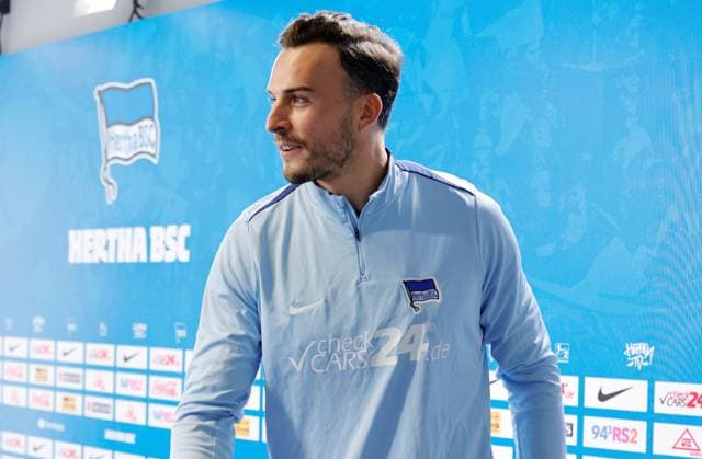 Stürmer Haris Tabakovic, Hertha BSC, Deutschland, Berlin, Sportpark, Fussball, Herren, Saison 2024 2025, 2. Bundesliga, Hertha BSC, Pressekonferenz mit Cheftrainer Cristian Fiél und Stürmer Haris Tabakovic vor dem Auswärtsspiel von Hertha BSC beim Hamburger SV