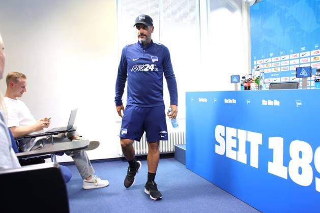 DEU, DFL, 2. FBL, Hertha BSC PK, 08.08.2024, Hertha-Geschaeftsstelle, Berlin, DEU, DFL, 2. FBL, Hertha BSC PK, im Bild Cheftrainer Cristian Fiel (Hertha BSC Berlin) DFL - regulations prohibit any use of Photographs as image sequences and or quasi-video Foto: Juergen Engler nordphoto GmbH