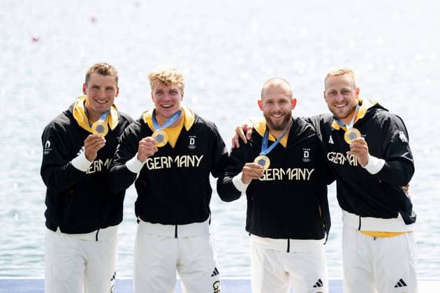 Bilder des Jahres 2024, Sport 08 August Sport Themen der Woche KW32 Sport Bilder des Tages RENDSCHMIDT Max, LEMKE Max, SCHOPF Jacob, LIEBSCHER-LUCZ Tom (Deutschland, Kajak Vierer Herren, 500 Meter) jubeln auf dem Podium bei der Siegerehrung ueber den Sieg und die Gold Medaille, FRA, Olympische Spiele Paris 2024, Kanu Sprint, 08.08.2024 FRA, Olympische Spiele Paris 2024, Kanu Sprint, 08.08.2024 Vaires sur Marne *** RENDSCHMIDT Max, LEMKE Max, SCHOPF Jacob, LIEBSCHER LUCZ Tom Germany, Kayak foursome men, 500 meters cheering on the podium at the award ceremony for the victory and the gold medal, FRA, Olympic Games Paris 2024, Canoe Sprint, 08 08 2024 FRA, Olympic Games Paris 2024, Canoe Sprint, 08 08 2024 Vaires sur Marne Copyright: xEibner-Pressefoto Memmlerx EP_MMR
