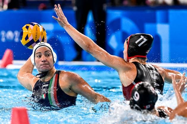 Roberta Bianconi of Italy during the Water polo, Wasserball women match between team Italy (white caps) and team Canada (blue caps) of the Paris 2024 Olympic Games, Olympische Spiele, Olympia, OS at La Defense Arena in Paris (France), August 08, 2024. Giorgio Scala