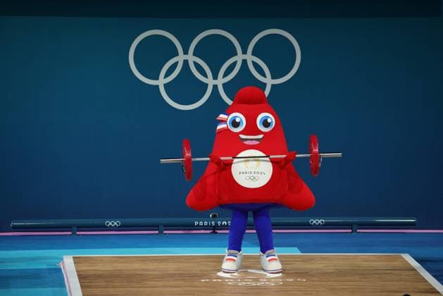 Sport Themen der Woche KW32 Sport Bilder des Tages JEUX OLYMPIQUES PARIS 2024 - Haltérophilie 59 Kg Femmes PHOTOPQR LE PARISIEN Olivier Arandel ; Paris ; 08 08 2024 ; 08 08 2024 - Paris - JO Paris 2024 - Haltérophilie 59 Kg Femmes - TCHAKOUNTE Dora - Arena Sud 6 - Porte de Versailles LP Olivier Arandel- The Paris 2024 Summer Olympic Games, Olympische Spiele, Olympia, OS (Jul 26-Aug 11, 2024). Weightlifting 59 Kg Women *** Local Caption *** LP Olivier Arandel Paris 75 France  Copyright: xPHOTOPQR LExPARISIEN MAXPPPxLP xOlivierxArandelx 20240808LPA0396 20240808LPA0396