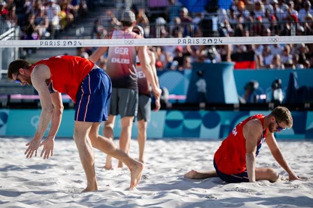 240808 Anders Mol and Christian Sorum of Norway look dejected in a men s Beach volleyball, Beachvolleyball semifinal match between Germany and Norway during day 13 of the Paris 2024 Olympics on August 8, 2024 in Paris. Photo: Jon Olav Nesvold BILDBYRAN COP 217 JE0103 beachvolleyboll beach volleyball sandvolleyball paris 2024 olympics day 13 germany - norway bbeng depp Copyright: JONxOLAVxNESVOLD BB240808JE055