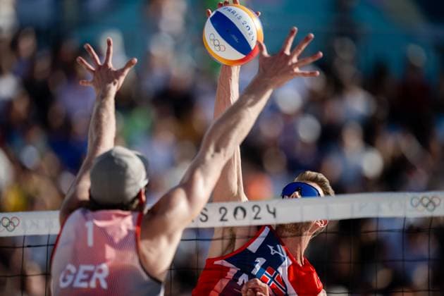 240808 Anders Mol of Norway in a men s Beach volleyball, Beachvolleyball semifinal match between Germany and Norway during day 13 of the Paris 2024 Olympics on August 8, 2024 in Paris. Photo: Jon Olav Nesvold BILDBYRAN COP 217 JE0103 beachvolleyboll beach volleyball sandvolleyball paris 2024 olympics day 13 germany - norway bbeng Copyright: JONxOLAVxNESVOLD BB240808JE058