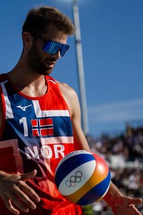 240808 Anders Mol of Norway in a men s Beach volleyball, Beachvolleyball semifinal match between Germany and Norway during day 13 of the Paris 2024 Olympics on August 8, 2024 in Paris. Photo: Jon Olav Nesvold BILDBYRAN COP 217 JE0103 beachvolleyboll beach volleyball sandvolleyball paris 2024 olympics day 13 germany - norway bbeng Copyright: JONxOLAVxNESVOLD BB240808JE062