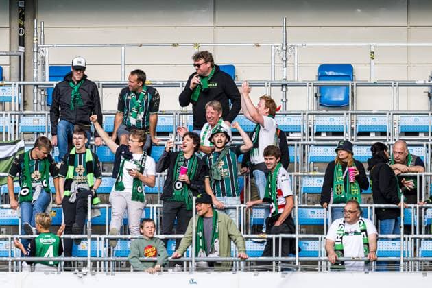 240808 Spectators in the stands ahead of the UEFA Europa League qualification match between Molde and Cercle Brugge on August 8, 2024 in Molde. Photo: Marius Simensen BILDBYRAN COP 238 bbeng cercle brugge football fotball fotboll grappa33 molde uefa europa league Copyright: MARIUSxSIMENSEN BB240808ZZ137