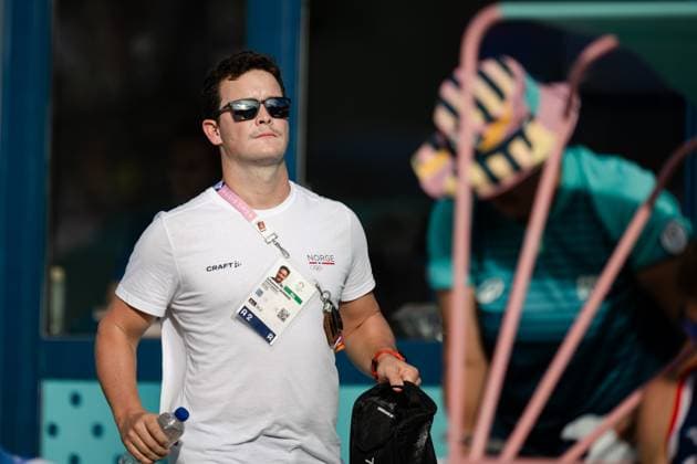 240808 Johannes Quandel, Physiotherapist of Norway in a men s Beach volleyball, Beachvolleyball semifinal match between Germany and Norway during day 13 of the Paris 2024 Olympics on August 8, 2024 in Paris. Photo: Jon Olav Nesvold BILDBYRAN COP 217 JE0103 beachvolleyboll beach volleyball sandvolleyball paris 2024 olympics day 13 germany - norway bbeng Copyright: JONxOLAVxNESVOLD BB240808JE072