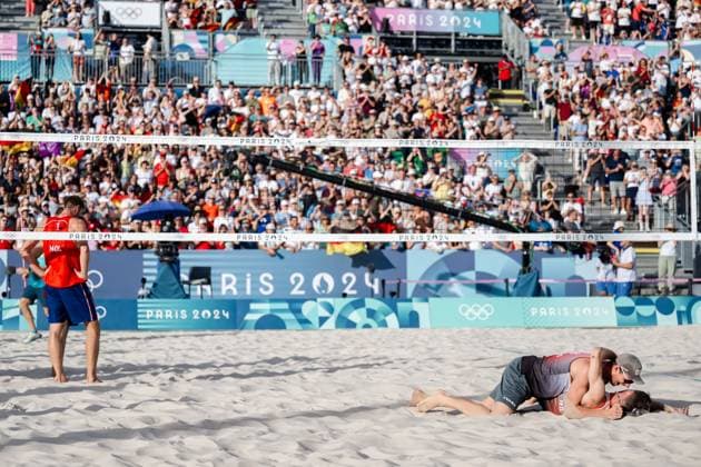 240808 Anders Mol and Christian Sorum of Norway look dejected after a men s Beach volleyball, Beachvolleyball semifinal match between Germany and Norway during day 13 of the Paris 2024 Olympics on August 8, 2024 in Paris. Photo: Jon Olav Nesvold BILDBYRAN COP 217 JE0103 beachvolleyboll beach volleyball sandvolleyball paris 2024 olympics day 13 germany - norway bbeng depp Copyright: JONxOLAVxNESVOLD BB240808JE078