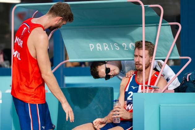 240808 Anders Mol and Christian Sorum of Norway look dejected after a men s Beach volleyball, Beachvolleyball semifinal match between Germany and Norway during day 13 of the Paris 2024 Olympics on August 8, 2024 in Paris. Photo: Jon Olav Nesvold BILDBYRAN COP 217 JE0103 beachvolleyboll beach volleyball sandvolleyball paris 2024 olympics day 13 germany - norway bbeng depp Copyright: JONxOLAVxNESVOLD BB240808JE081