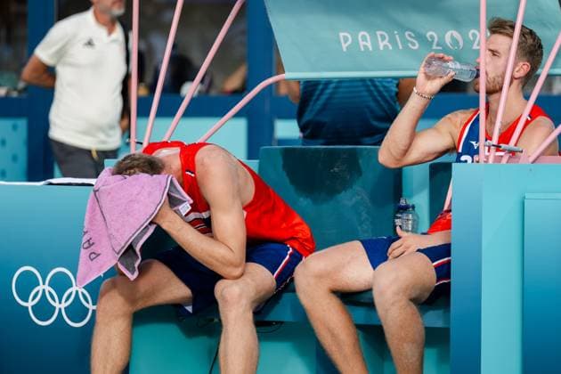 240808 Anders Mol and Christian Sorum of Norway look dejected after a men s Beach volleyball, Beachvolleyball semifinal match between Germany and Norway during day 13 of the Paris 2024 Olympics on August 8, 2024 in Paris. Photo: Jon Olav Nesvold BILDBYRAN COP 217 JE0103 beachvolleyboll beach volleyball sandvolleyball paris 2024 olympics day 13 germany - norway bbeng depp Copyright: JONxOLAVxNESVOLD BB240808JE082