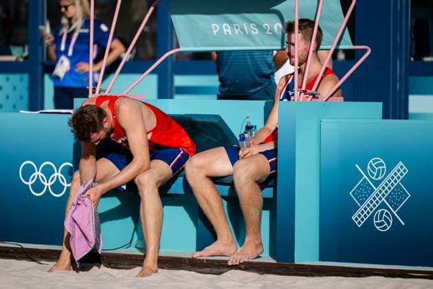 240808 Anders Mol and Christian Sorum of Norway look dejected after a men s Beach volleyball, Beachvolleyball semifinal match between Germany and Norway during day 13 of the Paris 2024 Olympics on August 8, 2024 in Paris. Photo: Jon Olav Nesvold BILDBYRAN COP 217 JE0103 beachvolleyboll beach volleyball sandvolleyball paris 2024 olympics day 13 germany - norway bbeng depp Copyright: JONxOLAVxNESVOLD BB240808JE083