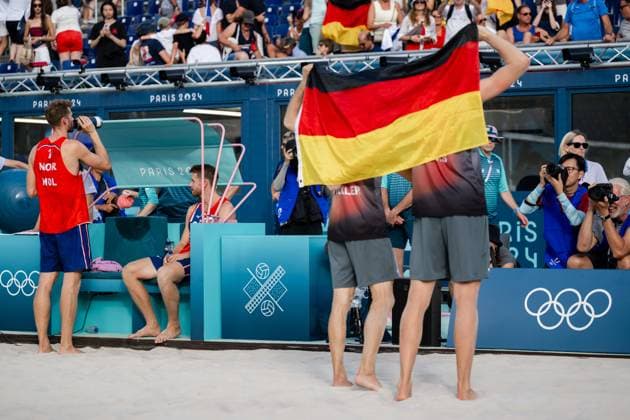 240808 Anders Mol and Christian Sorum of Norway look dejected after a men s Beach volleyball, Beachvolleyball semifinal match between Germany and Norway during day 13 of the Paris 2024 Olympics on August 8, 2024 in Paris. Photo: Jon Olav Nesvold BILDBYRAN COP 217 JE0103 beachvolleyboll beach volleyball sandvolleyball paris 2024 olympics day 13 germany - norway bbeng depp Copyright: JONxOLAVxNESVOLD BB240808JE084