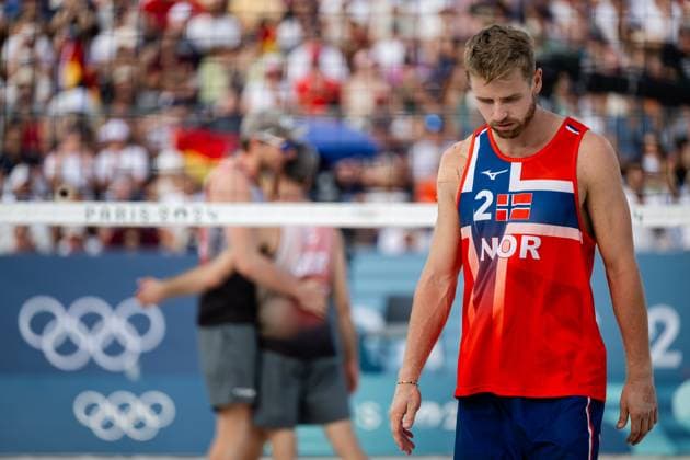 240808 Christian Sorum of Norway looks dejected in a men s Beach volleyball, Beachvolleyball semifinal match between Germany and Norway during day 13 of the Paris 2024 Olympics on August 8, 2024 in Paris. Photo: Jon Olav Nesvold BILDBYRAN COP 217 JE0103 beachvolleyboll beach volleyball sandvolleyball paris 2024 olympics day 13 germany - norway bbeng depp Copyright: JONxOLAVxNESVOLD BB240808JE091