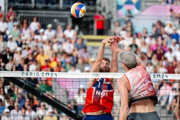 240808 Anders Mol of Norway in a men s Beach volleyball, Beachvolleyball semifinal match between Germany and Norway during day 13 of the Paris 2024 Olympics on August 8, 2024 in Paris. Photo: Jon Olav Nesvold BILDBYRAN COP 217 JE0103 beachvolleyboll beach volleyball sandvolleyball paris 2024 olympics day 13 germany - norway bbeng Copyright: JONxOLAVxNESVOLD BB240808JE093