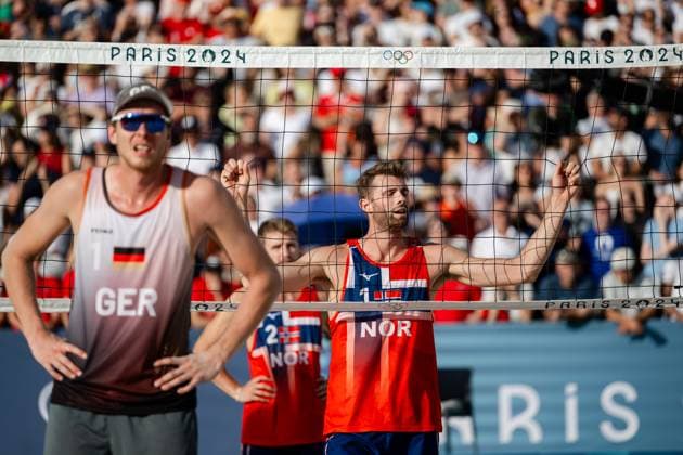 240808 Anders Mol and Christian Sorum of Norway react in a men s Beach volleyball, Beachvolleyball semifinal match between Germany and Norway during day 13 of the Paris 2024 Olympics on August 8, 2024 in Paris. Photo: Jon Olav Nesvold BILDBYRAN COP 217 JE0103 beachvolleyboll beach volleyball sandvolleyball paris 2024 olympics day 13 germany - norway bbeng depp Copyright: JONxOLAVxNESVOLD BB240808JE095