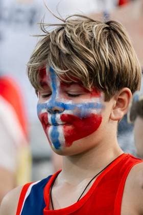 240808 Fans of Norway look dejected after a men s Beach volleyball, Beachvolleyball semifinal match between Germany and Norway during day 13 of the Paris 2024 Olympics on August 8, 2024 in Paris. Photo: Jon Olav Nesvold BILDBYRAN COP 217 JE0103 beachvolleyboll beach volleyball sandvolleyball paris 2024 olympics day 13 germany - norway bbeng depp Copyright: JONxOLAVxNESVOLD BB240808JE098