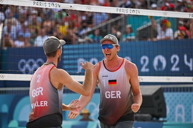 Olympische Spiele Beach volleyball, Beachvolleyball ; Paris 08.08.2024 Halbfinale, Herren, GER_NOR, Nils Ehlers (1, GER), Clemens Wickler (2, GER), Copyright: xBEAUTIFULxSPORTS TomxBlochx