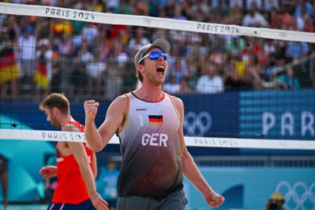 Olympische Spiele Beach volleyball, Beachvolleyball ; Paris 08.08.2024 Halbfinale, Herren, GER_NOR, Nils Ehlers (1, GER), Copyright: xBEAUTIFULxSPORTS TomxBlochx