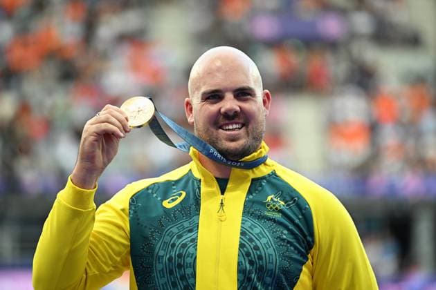OLY24 ATHLETICS, Bronze medallist Australian discus thrower Matthew Denny poses with his medal on the podium during the medal ceremony for the Men s Discus Throw Final at Stade de France in Saint-Denis, as part of the 2024 Paris Olympic Games, Olympische Spiele, Olympia, OS France, Wednesday, August 07, 2024. ( NO ARCHIVING, EDITORIAL USE ONLY, NO USE IN BOOKS WITHOUT CONSENT SAINT-DENIS FRANCE Copyright: xDEANxLEWINSx 20240809153908527173