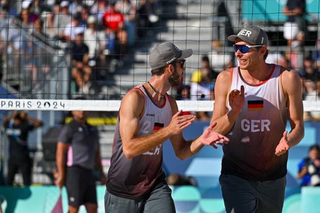 Olympische Spiele Beach volleyball, Beachvolleyball ; Paris 08.08.2024 Halbfinale, Herren, GER_NOR, Nils Ehlers (1, GER), Clemens Wickler (2, GER), Copyright: xBEAUTIFULxSPORTS TomxBlochx