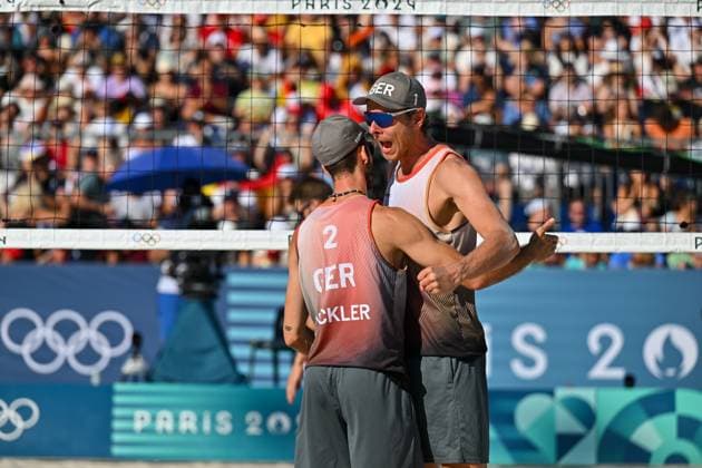 Olympische Spiele Beach volleyball, Beachvolleyball ; Paris 08.08.2024 Halbfinale, Herren, GER_NOR, Nils Ehlers (1, GER), Clemens Wickler (2, GER), Copyright: xBEAUTIFULxSPORTS TomxBlochx