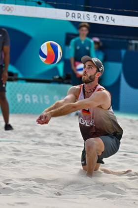 Olympische Spiele Beach volleyball, Beachvolleyball ; Paris 08.08.2024 Halbfinale, Herren, GER_NOR, Clemens Wickler (2, GER), Copyright: xBEAUTIFULxSPORTS TomxBlochx
