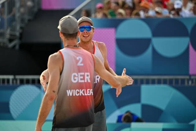 Olympische Spiele Beach volleyball, Beachvolleyball ; Paris 08.08.2024 Halbfinale, Herren, GER_NOR, Nils Ehlers (1, GER), Clemens Wickler (2, GER), Copyright: xBEAUTIFULxSPORTS TomxBlochx