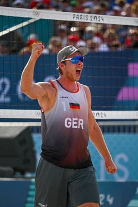 Olympische Spiele Beach volleyball, Beachvolleyball ; Paris 08.08.2024 Halbfinale, Herren, GER_NOR, Nils Ehlers (1, GER), Copyright: xBEAUTIFULxSPORTS TomxBlochx