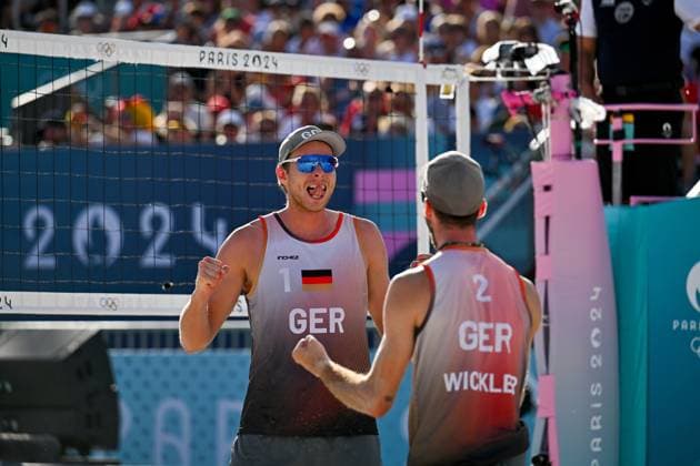 Olympische Spiele Beach volleyball, Beachvolleyball ; Paris 08.08.2024 Halbfinale, Herren, GER_NOR, Nils Ehlers (1, GER), Clemens Wickler (2, GER), Copyright: xBEAUTIFULxSPORTS TomxBlochx
