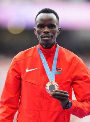(240808) -- PARIS, Aug. 8, 2024 -- Bronze medalist Abraham Kibiwot of Kenya reacts during the victory ceremony of the men s 3000m steeplechase of Athletics at the Paris 2024 Olympic Games, Olympische Spiele, Olympia, OS in Paris, France, Aug. 8, 2024. ) (PARIS2024) FRANCE-PARIS-OLY-ATHLETICS-3000M STEEPLECHASE-MEN XuxChang 