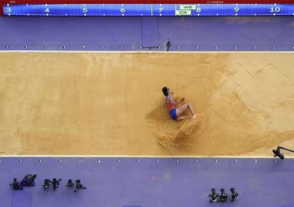 Sport Themen der Woche KW32 Sport Bilder des Tages (240808) -- PARIS, Aug. 8, 2024 -- Monae Nichols of the United States competes during the women s long jump final of Athletics at the Paris 2024 Olympic Games, Olympische Spiele, Olympia, OS in Paris, France, Aug. 8, 2024. ) (PARIS2024) FRANCE-PARIS-OLY-ATHLETICS-LONG JUMP-WOMEN LixYing 