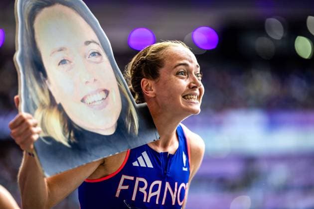 Sport Themen der Woche KW32 Sport Bilder des Tages Paris 2024 Olympic Games, Olympische Spiele, Olympia, OS Stade de France, Paris, France 8 8 2024 Women™s 1500m France™s Agathe Guillemot celebrates qualifying from her heat Agathe Guillemot celebrates qualifying from her heat 8 8 2024  Copyright: x INPHO MorganxTreacyx MT2_8590_1