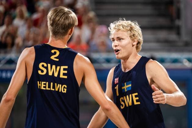 240808 David Ahman and Jonatan Hellvig of Sweden celebrate in a men s Beach volleyball, Beachvolleyball semifinal match between Qatar and Sweden during day 13 of the Paris 2024 Olympic Games, Olympische Spiele, Olympia, OS on August 8, 2024 in Paris. Photo: Ludvig Thunman BILDBYRAN kod LT LT0664 beachvolleyboll beach volleyball sandvolleyball olympic games olympics os ol olympiska spel olympiske leker paris 2024 paris-os paris-ol 13 bbeng jubel Copyright: LUDVIGxTHUNMAN BB240808LT045