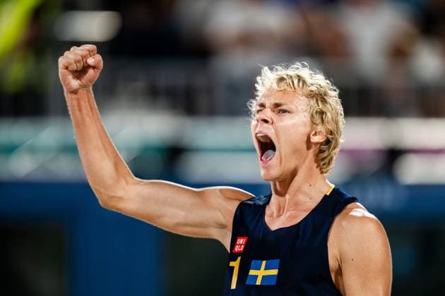 240808 David Ahman of Sweden in a men s Beach volleyball, Beachvolleyball semifinal match between Qatar and Sweden during day 13 of the Paris 2024 Olympic Games, Olympische Spiele, Olympia, OS on August 8, 2024 in Paris. Photo: Ludvig Thunman BILDBYRAN kod LT LT0664 beachvolleyboll beach volleyball sandvolleyball olympic games olympics os ol olympiska spel olympiske leker paris 2024 paris-os paris-ol 13 bbeng jubel Copyright: LUDVIGxTHUNMAN BB240808LT047