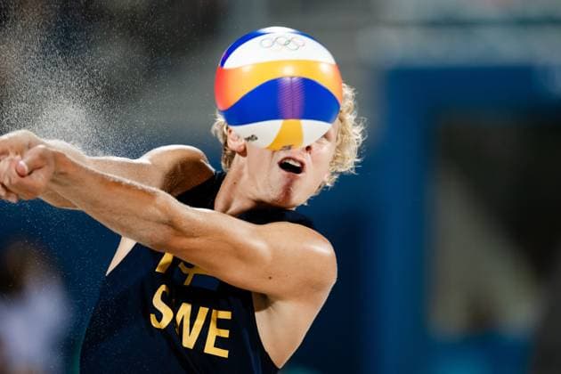 240808 David Ahman of Sweden in a men s Beach volleyball, Beachvolleyball semifinal match between Qatar and Sweden during day 13 of the Paris 2024 Olympic Games, Olympische Spiele, Olympia, OS on August 8, 2024 in Paris. Photo: Ludvig Thunman BILDBYRAN kod LT LT0664 beachvolleyboll beach volleyball sandvolleyball olympic games olympics os ol olympiska spel olympiske leker paris 2024 paris-os paris-ol 13 bbeng Copyright: LUDVIGxTHUNMAN BB240808LT051