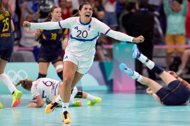 Bilder des Jahres 2024, Sport 08 August Sport Themen der Woche KW32 Sport Bilder des Tages (240808) -- LILLE, Aug. 8, 2024 -- Laura Flippes of France celebrates a goal during the women s handball semifinal match between Sweden and France at the Paris 2024 Olympic Games, Olympische Spiele, Olympia, OS in Lille, France, Aug. 8, 2024. ) (PARIS2024) FRANCE-LILLE-OLY-HANDBALL MengxDingbo 