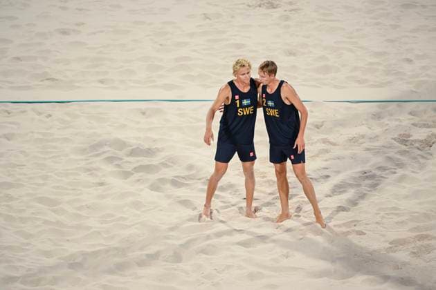 PARIS, FRANKRIKE 20240808 Sveriges David Ahman och Jonatan Hellvig under semifinalen mot Cherif Younousse och Ahmed Tijan fran Qatar i herrarnas beachvolleyboll pa Eiffel Tower - Centre Court under sommar-OS i Paris.