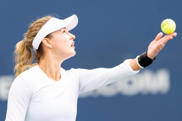 TORONTO, ON - AUGUST 08: Anna Kalinskaya of Russia serves during her second round match of the National Bank Open, part of the WTA, Tennis Damen Tour, at Sobeys Stadium on August 8, 2024 in Toronto, Canada. (Photo by Julian Avram Icon Sportswire) TENNIS: AUG 08 National Bank Open EDITORIAL USE ONLY Icon2408080046