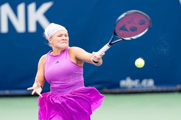 TORONTO, ON - AUGUST 08: Diana Shnaider of Russia hits a shot during her second round match of the National Bank Open, part of the WTA, Tennis Damen Tour, at Sobeys Stadium on August 8, 2024 in Toronto, Canada. (Photo by Julian Avram Icon Sportswire) TENNIS: AUG 08 National Bank Open EDITORIAL USE ONLY Icon2408080067