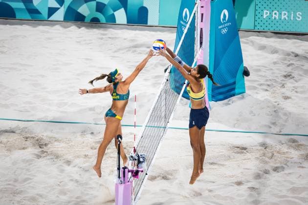 Brazil x Australia women&amp; 39;s beach volle PARIS, IF - 08.08.2024: BRAZIL X AUSTRALIA WOMEN& 39;S BEACH VOLLE - Beach volleyball, Beachvolleyball - Paris 2024 Olympics - Brazil (Ana Patricia and Duda) x Australia (Mariafe and Clancy) in a match valid for the semifinal of the women& 39;s doubles competition, held at the Eiffel Tower Arena, in Paris, France, this Thursday (08) (Photo: Luca Castro Fotoarena) x2590212x  LucaxCastro