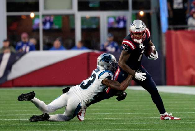 FOXBOROUGH, MA - AUGUST 08: New England Patriots wide receiver JaÕLynn Polk (1) caught by Carolina Panthers cornerback Dane Jackson (23) after a catch during a preseason game between the New England Patriots and the Carolina Panthers on August 8, 2024, at Gillette Stadium in Foxborough, Massachusetts. (Photo by Fred Kfoury III Icon Sportswire) NFL, American Football Herren, USA AUG 08 Preseason Panthers at Patriots EDITORIAL USE ONLY Icon482240808007