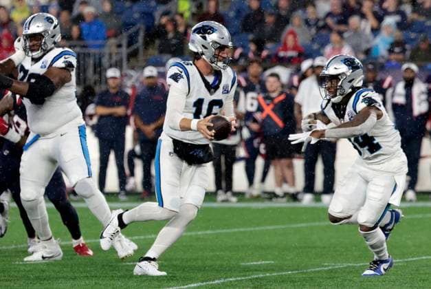 FOXBOROUGH, MA - AUGUST 08: Carolina Panthers quarterback Jack Plummer (16) turns to give the ball to Carolina Panthers running back Mike Boone (34) during a preseason game between the New England Patriots and the Carolina Panthers on August 8, 2024, at Gillette Stadium in Foxborough, Massachusetts. (Photo by Fred Kfoury III Icon Sportswire) NFL, American Football Herren, USA AUG 08 Preseason Panthers at Patriots EDITORIAL USE ONLY Icon482240808024