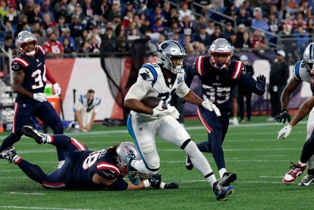 FOXBOROUGH, MA - AUGUST 08: Carolina Panthers tight end Jordan Matthews (81) is surrounded by Patriots during a preseason game between the New England Patriots and the Carolina Panthers on August 8, 2024, at Gillette Stadium in Foxborough, Massachusetts. (Photo by Fred Kfoury III Icon Sportswire) NFL, American Football Herren, USA AUG 08 Preseason Panthers at Patriots EDITORIAL USE ONLY Icon482240808029